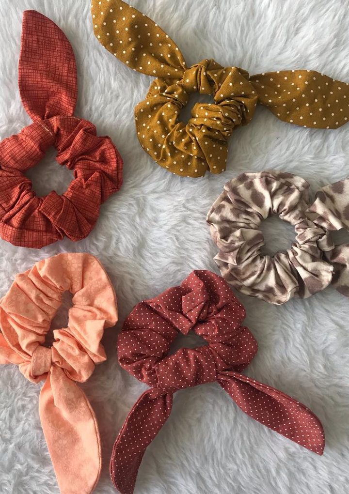 4 penteados super fáceis com Scrunchies para fazer em menos de 1 minuto!